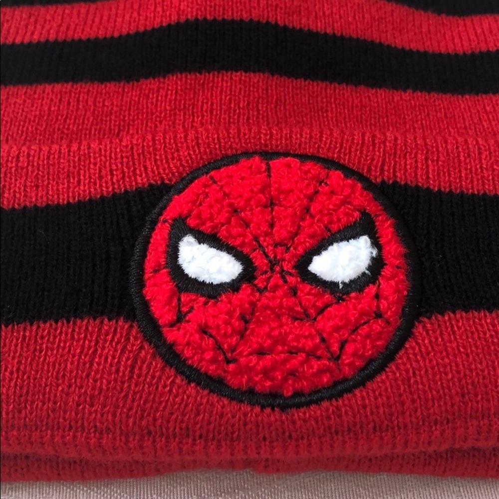 SPIDER-MAN Winter Hat and Gloves. - Picture 2 of 4